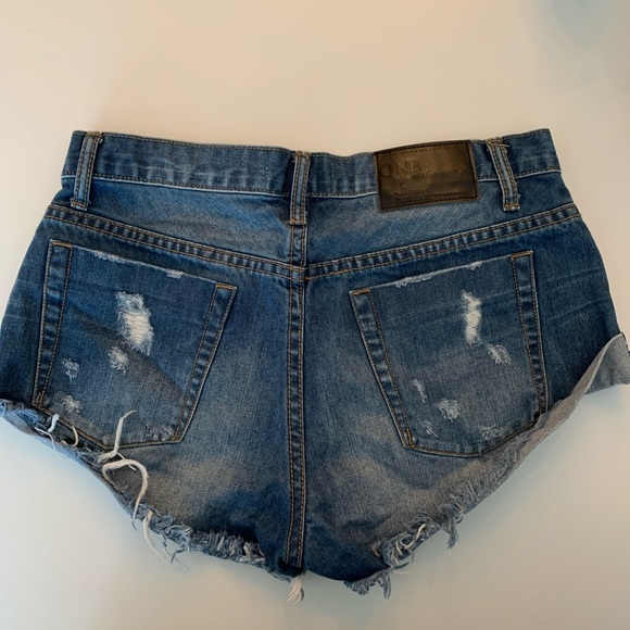 One Teaspoon Bandits twisted cuff jean shorts 26 - Picture 6 of 7